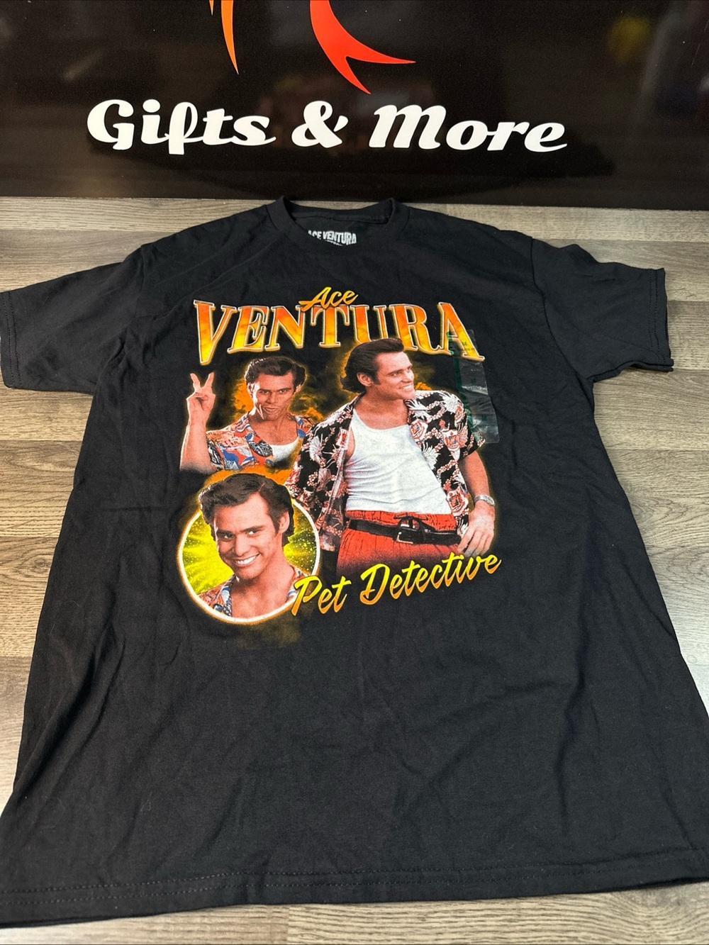 Black Graphic 'Ventura Pet Detective' Short Sleeve Tee medium